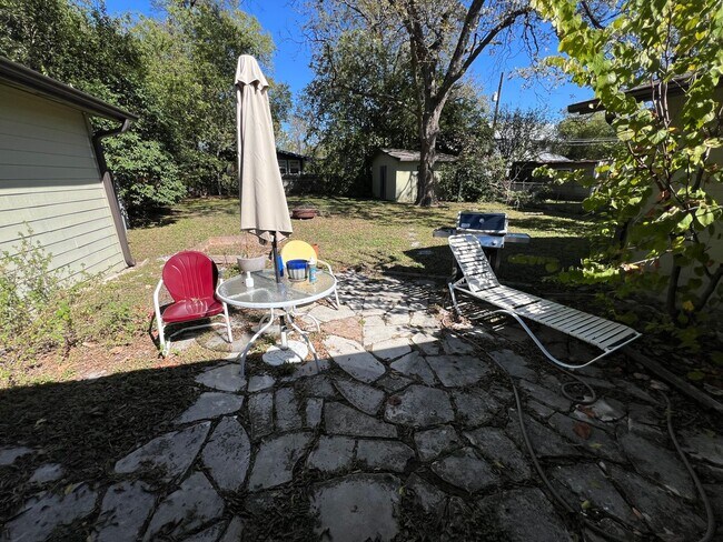 Building Photo - Brentwood Bungalow New to the Market!