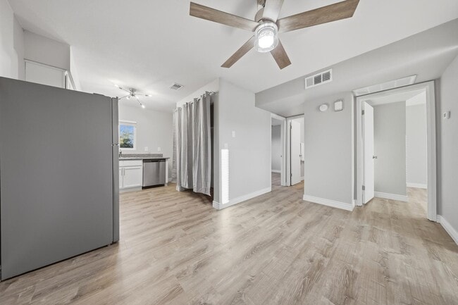 Building Photo - 127 S Outpost Rd