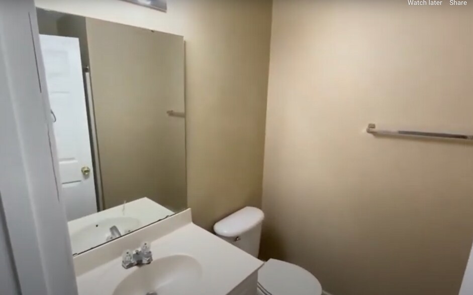 Building Photo - Room in Condo on Morreene Rd
