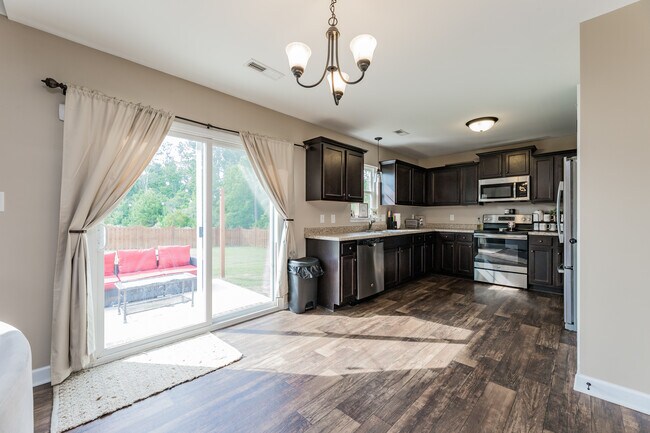 Building Photo - 425 Sea Buoy Ln