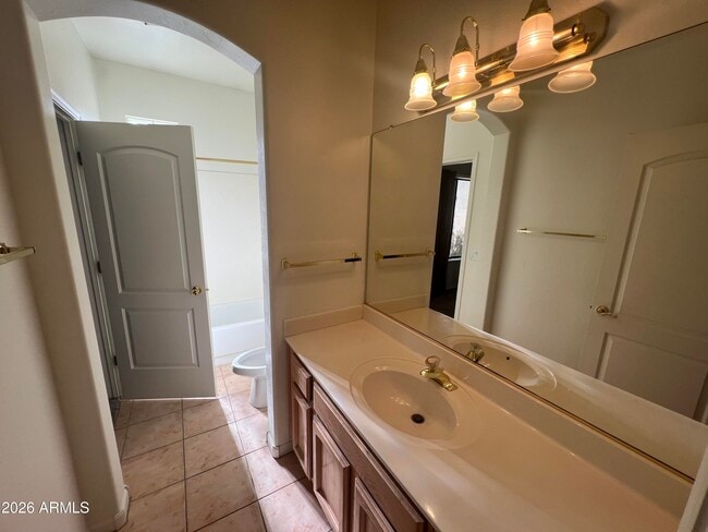 Building Photo - 4620 N Clear Creek Dr