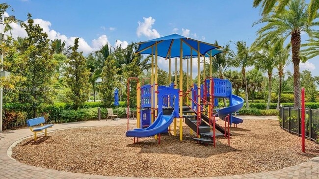 Building Photo - 9595 Town Parc Cir N