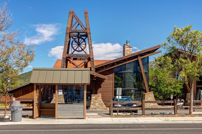 Building Photo - 2235 Sidewinder Dr