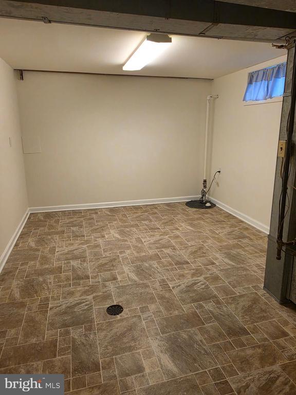 Building Photo - 4700 Red Fox Rd