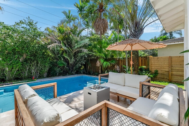 Building Photo - 616 NE 16th Terrace