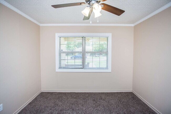 Building Photo - "Charming 3-Bedroom Home on 31st with Gleaming Hardwood Floors and 2 Full Baths!"