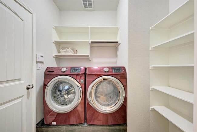 Building Photo - 146 Rock Cliff Ct