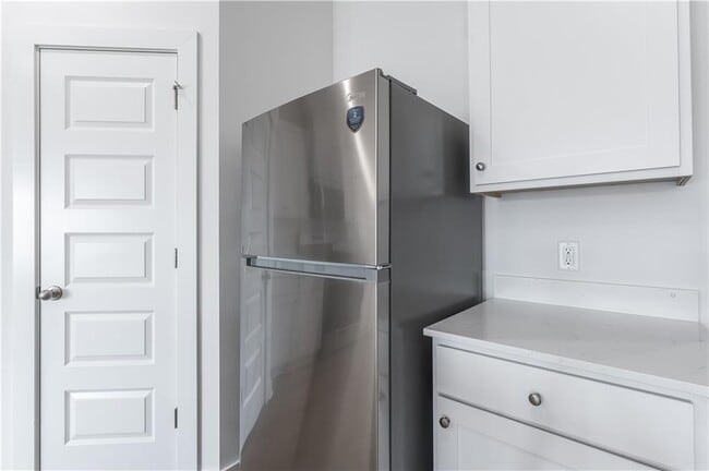 Building Photo - 103 S Maroon Ave