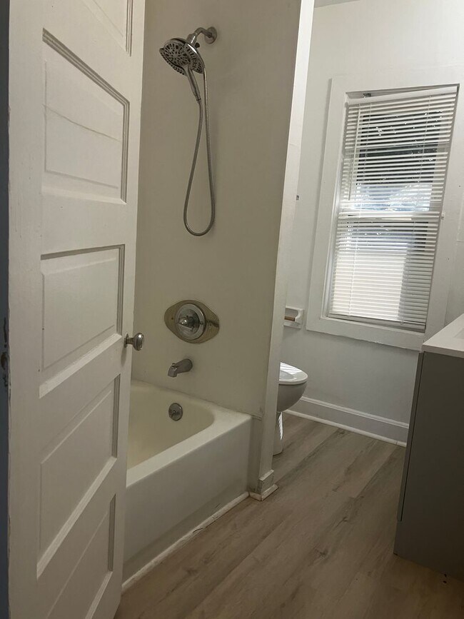 Building Photo - Cute one bedroom