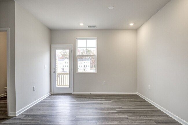 Building Photo - 2437 Kasota Ln