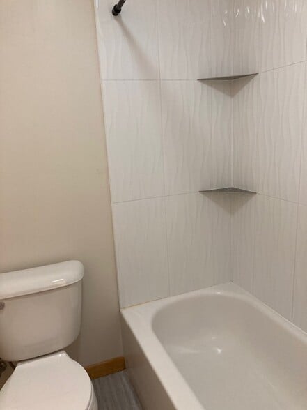 Building Photo - 922 E 3rd St