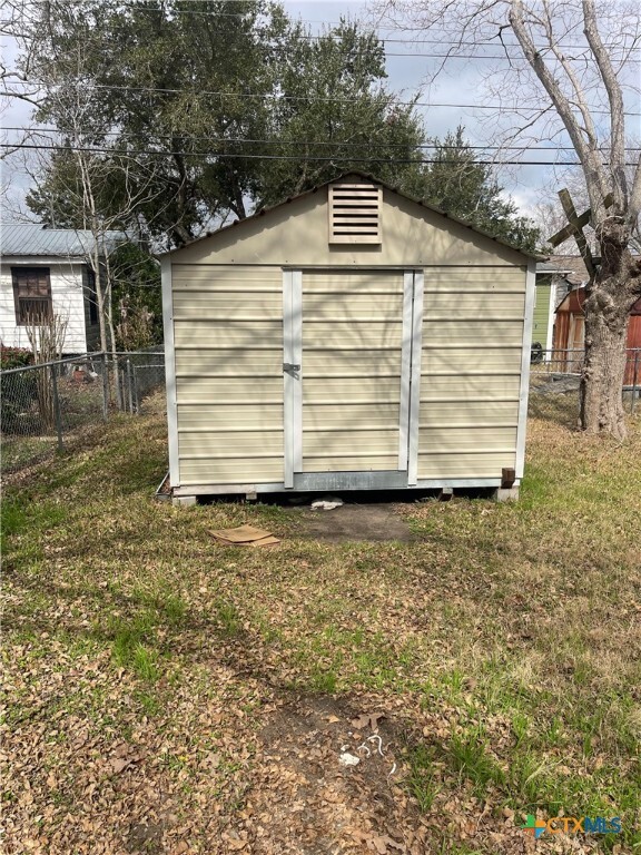 Building Photo - 1506 E Mistletoe Ave