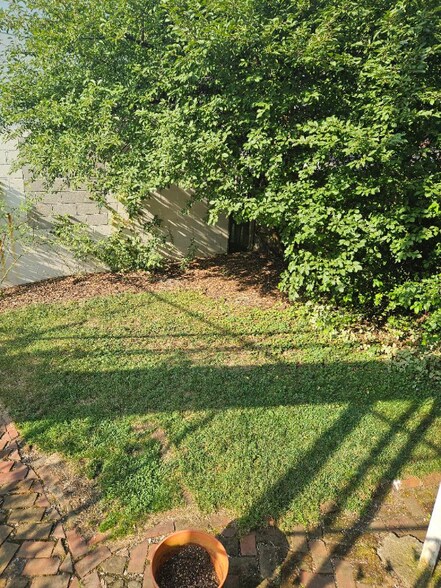 Building Photo - 120 W 5th Ave