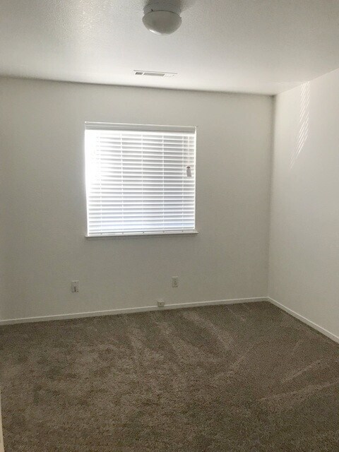 Building Photo - Great home In sparks..Close to everything!!!