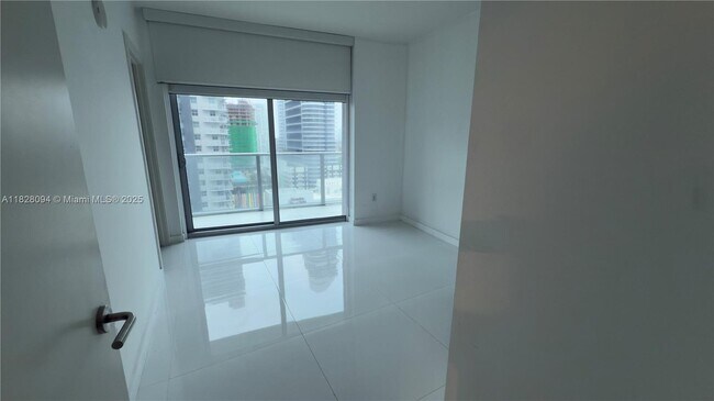 Building Photo - 1100S S Miami Ave