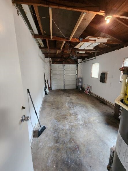 Building Photo - 213 E 6th Ave