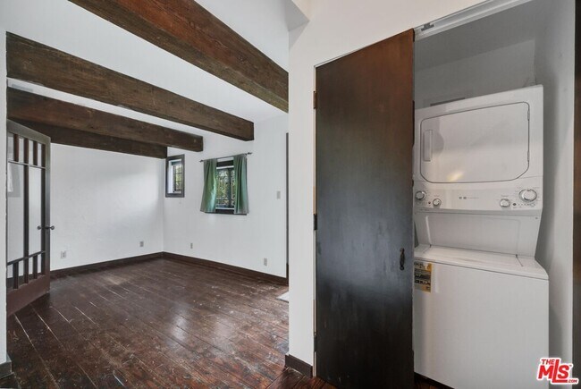 Building Photo - 1570 Sanborn Ave