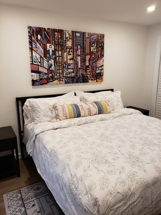 Building Photo - 15 E 117th St