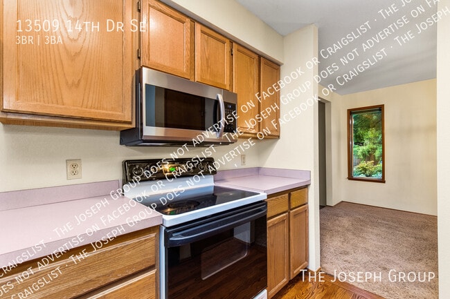 Building Photo - 13509 14th Dr SE