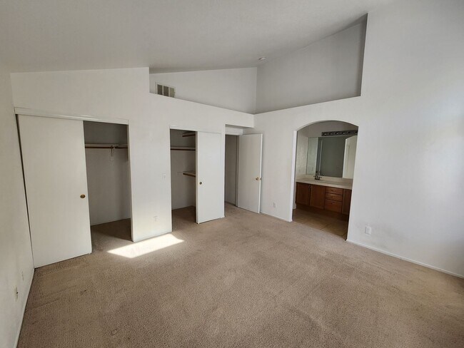 Building Photo - Cozy 3Bed/2Bath/2Car Residence located in North Las Vegas!