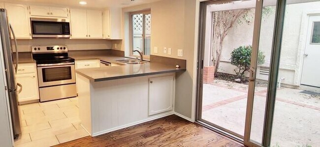 Building Photo - 6863 Alderwood Dr