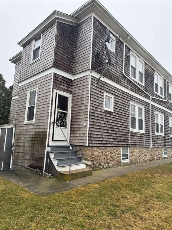 Building Photo - 15 Clara St