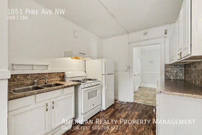 Building Photo - 1051 Pine Ave NW