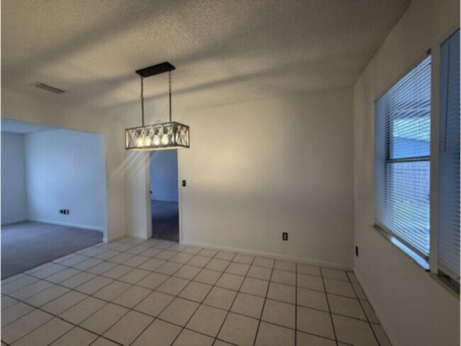 Building Photo - Large 4 Bedroom with Family Room, Fireplace, &amp; Screen Porch!
