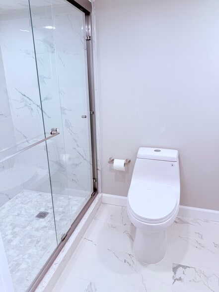 Building Photo - 692 Day Ave