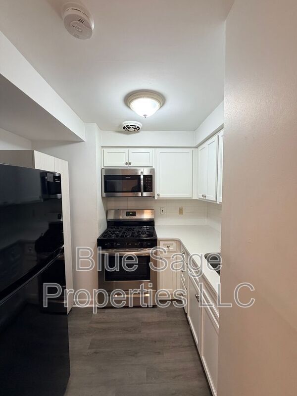 Building Photo - 4424 Bloomfield Ave