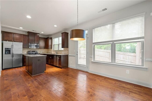 Building Photo - 2462 Whiteoak Run