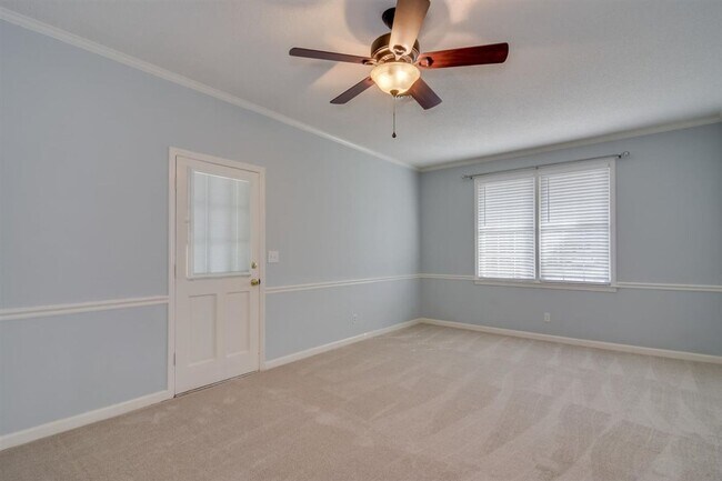 Building Photo - 3649 Lynnwood Dr