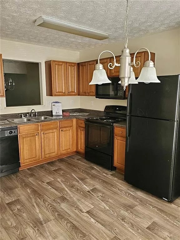 Building Photo - Three Bedroom Town Home, Total Electric