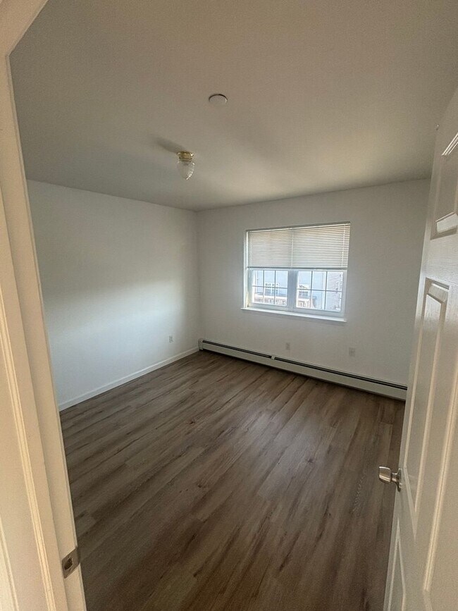 Building Photo - 62-61 De Costa Ave