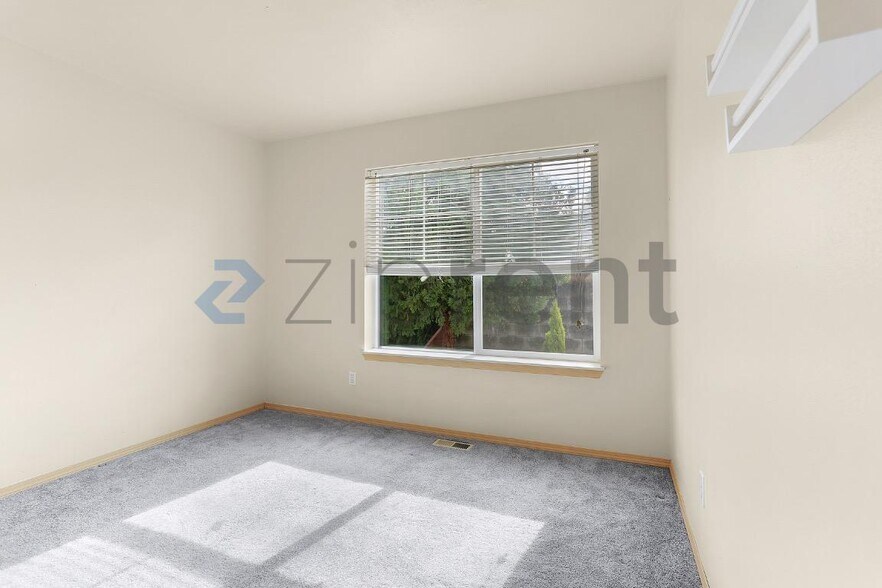 Building Photo - Unit