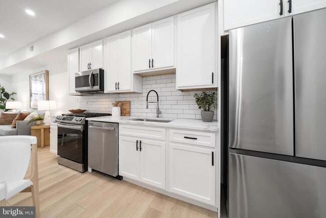 Building Photo - 750 19th St NE