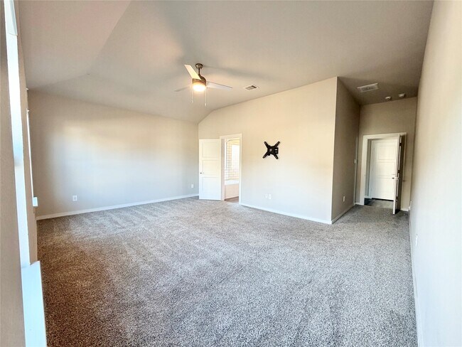 Building Photo - 14273 Lake Lodge Dr