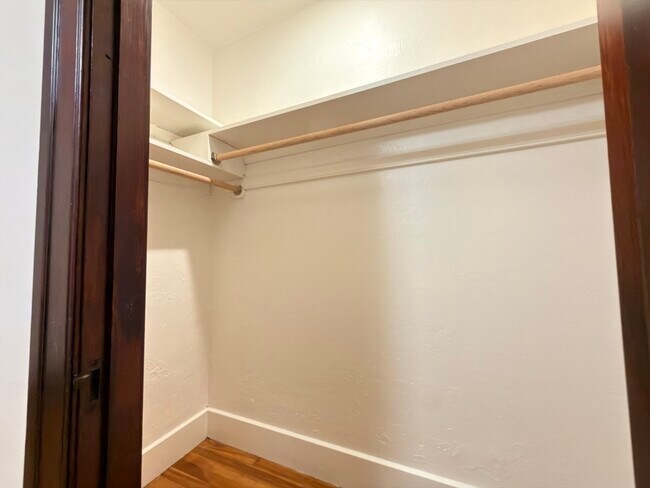 Building Photo - 4 Glade St