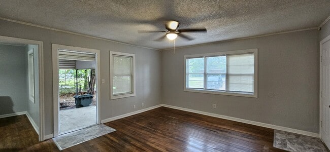 Building Photo - 1528 S Park Ave