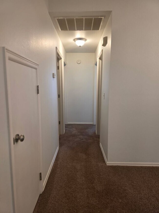 Building Photo - Come make this lovely 4 bedroom 2 bath, 2+...