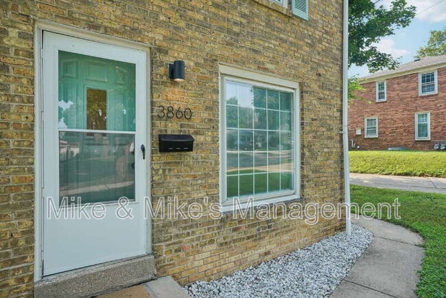 Building Photo - 3860 S Brust Ave