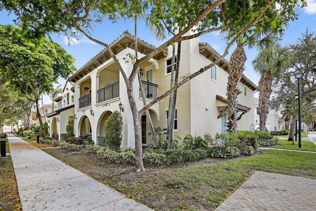 Building Photo - 2938 St Thomas Dr