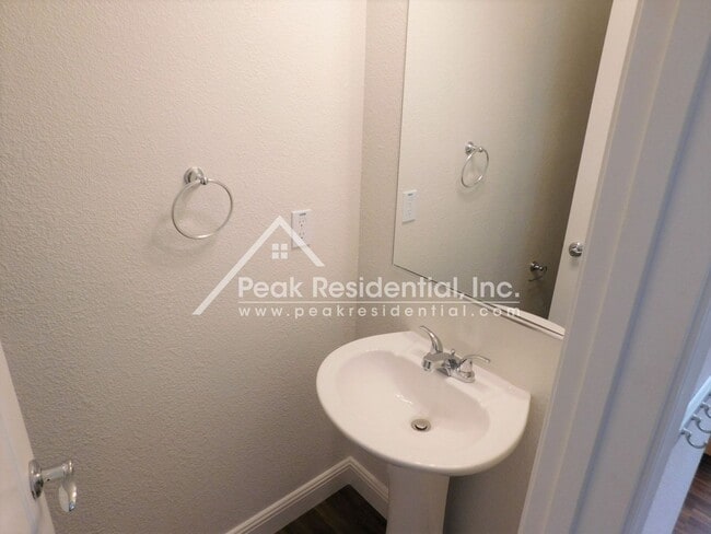 Building Photo - Beautiful Newer Roseville 3bd/2.5ba Home i...