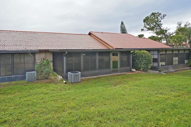 Building Photo - Beautiful townhome!