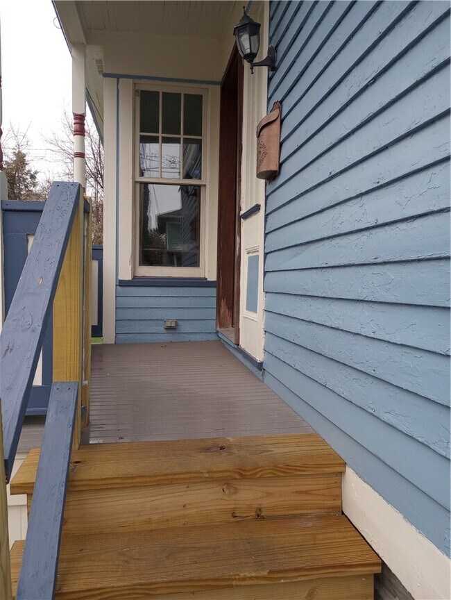 Building Photo - 364 W Gray St