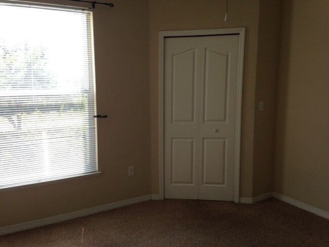 Building Photo - 5521 Legacy Crescent Pl