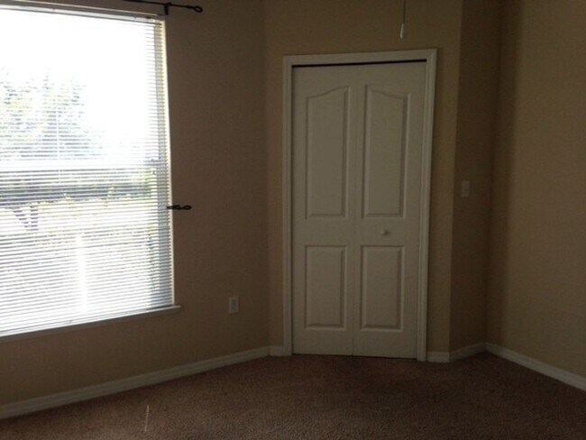 Building Photo - Stylish & Convenient Condo Living in 1/1 Gated Allegro Palm – Resort-Style Amenities!