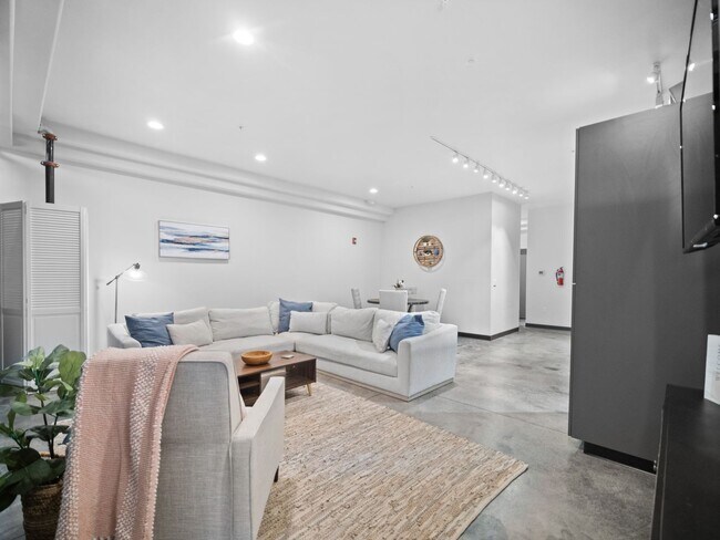 Building Photo - 3003 E 30th Ave