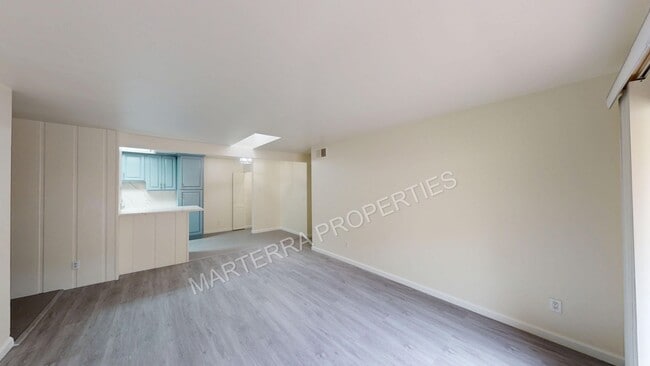 Building Photo - Beautiful 3 Bed/2 Bath Home in