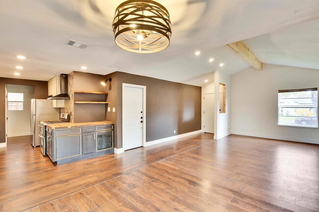 Building Photo - 7002 Skynook Dr